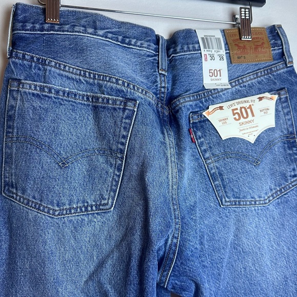❗️ NEW $168 Levi’s 501 Skinny Leg Button Fly Distressed Denim Jeans 30x28 - Picture 8 of 12